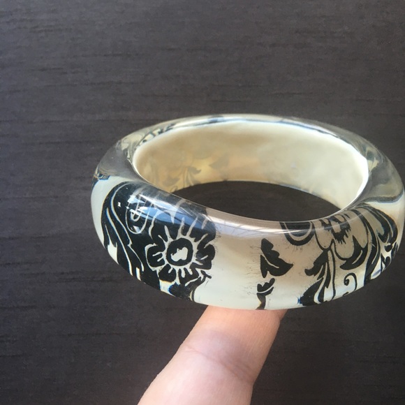 Vintage Retro Lucite Bracelet Bangle black design on cream, stunning quality - Picture 3 of 13